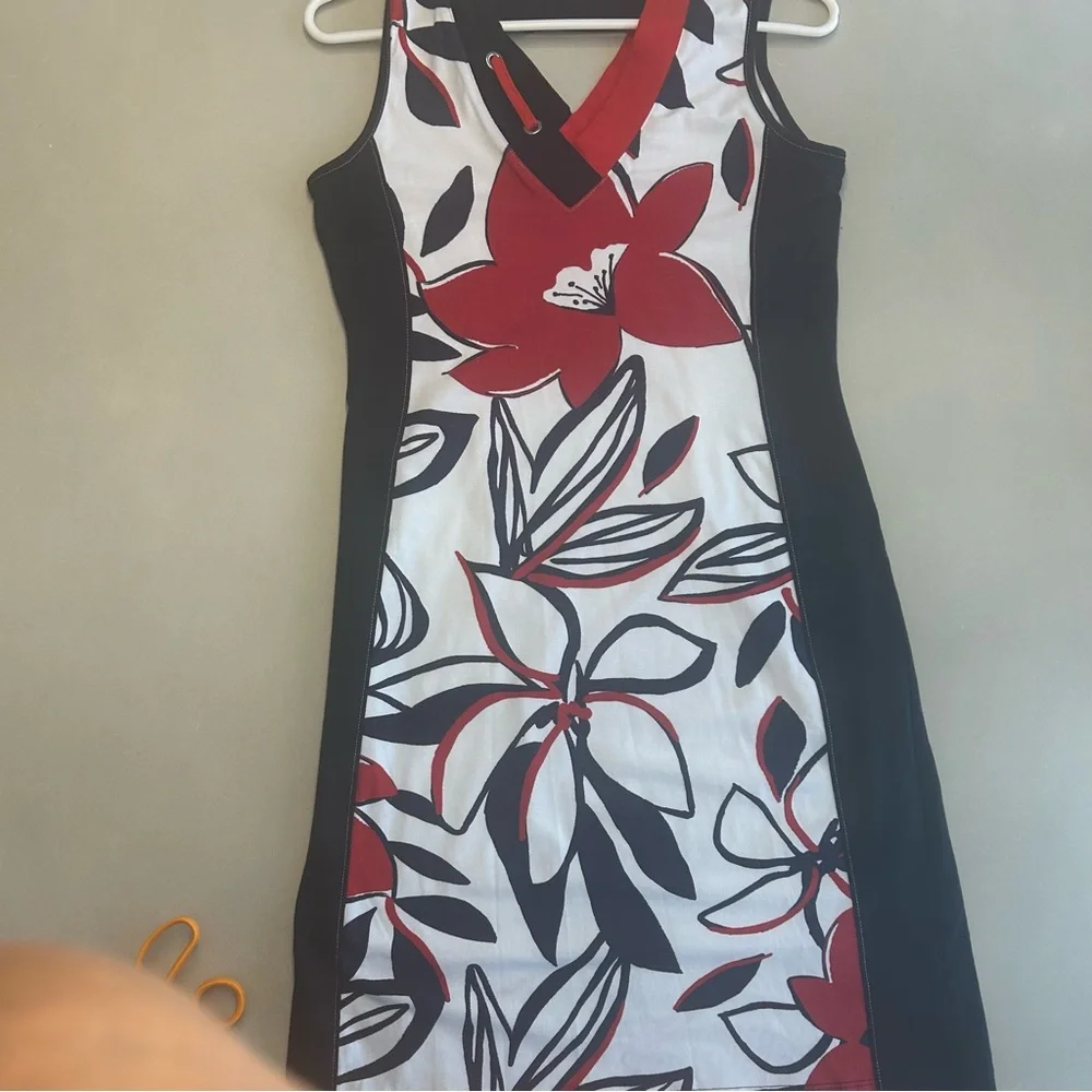 Dolcezza Chic Floral V-Neck Dress in Navy, Red &White   Size XS - Picture 5 of 12